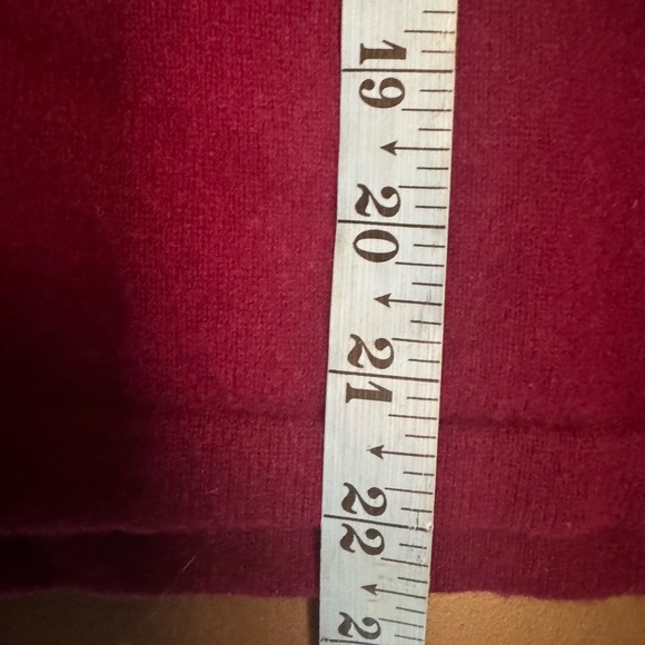 2 PLY CASHMERE WOOL CHARTER CLUB Ruffled V Neck Sweater Burgundy SZ MED Cozy EUC - Picture 10 of 12
